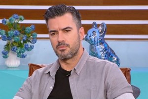 Γιάννης Τσιμιτσέλης: "Ήμουν σ' ένα παγκάκι και κοιμόμουν. Με σκούντηξαν για να βγάλουν φωτογραφία"