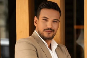 Αυτός είναι ο τίτλος της εκπομπής του Κώστα Τσουρού στον ΣΚΑΪ - Δείτε το trailer