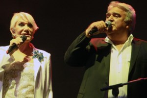 Η ανανεωμένη εμφάνιση του Πασχάλη Τερζή - Δες τη φωτογραφία μέσα από το σπίτι του