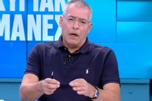 Νίκος Μάνεσης: "Δεν έκανα τα χατίρια και με έκανε ρόμπα στα social media"