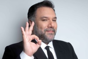 Η πρώτη αντίδραση του Γρηγόρη Αρναούτογλου μετά την ανανέωση του συμβολαίου του με τον ΑΝΤ1