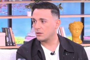 Στέφανος Δημουλάς: "Θυμάμαι να τραβάνε τα παιδάκια τους κοντά τους, ειδικά αν ήταν αγοράκια, για να μην κολλήσουν"