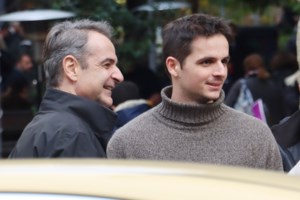Οικογενειακές στιγμές για τον Κυριάκο Μητσοτάκη αγκαλιά με τη Μαρέβα Μητσοτάκη