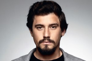 Τα πρώτα πλάνα από τη φωτιά στο αυτοκίνητο του Γιώργου Αμούτζα - Πανικόβλητος ο ηθοποιός