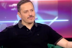 Σπάνια βραδινή έξοδος για τον Αλέξανδρο Τσουβέλα με τη σύντροφό του - εικόνα 2