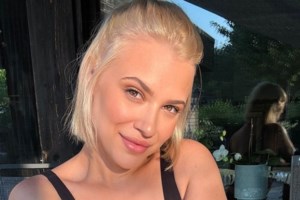 Η φωτογραφία της Λάουρα Νάργες με τον γιο της έξω από το πατρικό της σπίτι στη Γερμανία - εικόνα 2