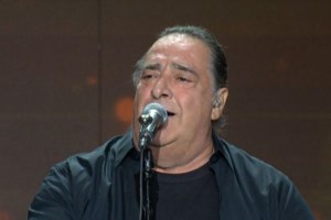 O Βασίλης Καρράς και η μεγάλη αλλαγή στην εμφάνισή του μετά την περιπέτεια της υγείας του