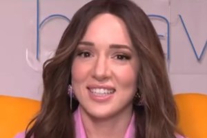 Καλομοίρα: "Ο σύζυγός μου με ρώτησε αν έχω κάνει πλαστικές και γέλαγε"