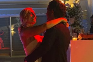 Ελεονώρα Μελέτη | Την υποδέχθηκαν με ρύζι οι συνεργάτες της – Όσα αποκάλυψε η ίδια