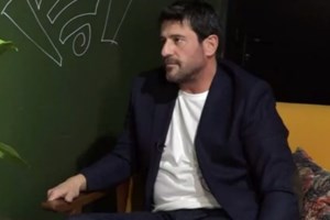 Δανάη Μπάρκα και Αλέξης Γεωργούλης ποζάρουν μαζί και δημιουργούν ένα απολαυστικό remake από το "Είσαι το ταίρι μου"!