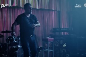 Video of the day | Ο Νίκος Μουτσινάς αντιγράφει το ζεϊμπέκικο του Βασίλη Μπισμπίκη στο "Καλό Μεσημεράκι"