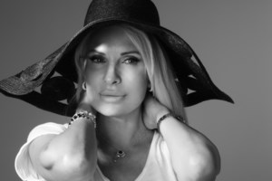 Η Ελιάνα Χρυσικοπούλου γράφει πρώτη φορά για την επιστροφή της στην Ελένη Μενεγάκη