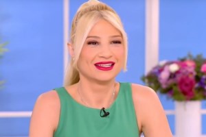 Μπέττυ Μαγγίρα για Γιώργο Αγγελόπουλο: "Γιατί εκνευρίζεται που το ρωτάνε; Ο ίδιος δεν το έχει πει;"