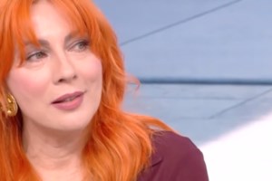 Η Σμαράγδα Καρύδη απαντά για το τηλεοπτικό της μέλλον