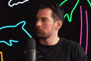 Σπάνια βραδινή έξοδος για τον Γιάννη Κουκουράκη - εικόνα 3