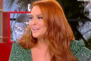 H Σίσσυ Χρηστίδου ποζάρει με τους γιους της