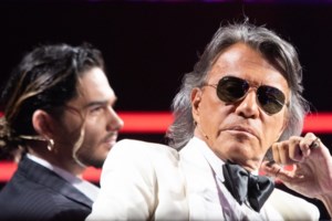 Ηλίας Ψινάκης: "Εκείνη τη στιγμή ο Σάκης με έσωσε. Γιατί εγώ ήθελα να εξαφανιστώ - Είχα μασήσει γιατί με αφορούσε. Αυτά που δίδασκα δεν τα εφάρμοσα τότε στον εαυτό μου"