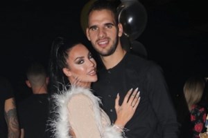 Ζέτα Θεοδωροπούλου & Παναγιώτης Ταχτσίδης διασκέδασαν στο ίδιο μαγαζί αλλά με ξεχωριστές παρέες μετά τον χωρισμό τους - εικόνα 2