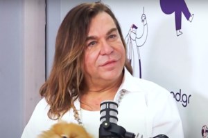 Τρύφωνας Σαμαράς: Άργησα να βρεθώ ερωτικά με άντρα, το έκανα μετά τα 20 γιατί μέσα μου έλεγα "όχι, είμαι αγόρι"