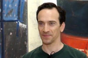 Σε αμηχανία ο Δημήτρης Σαμόλης στο "Στούντιο 4" - Η ερώτηση για τον Μαρκουλάκη & η αντίδρασή του on air