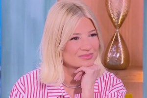 Η Φαίη Σκορδά ανακοίνωσε γεννητούρια στον αέρα του "Buongiorno": "Να σας ζήσει!"