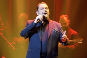 Κατερίνα Καινούργιου: Έχω αναγκαστεί να "χτυπήσω" για να σώσω το σπίτι των γονιών μου