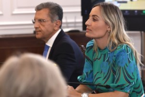 Ελεονώρα Μελέτη & Θοδωρής Μαροσούλης ποζάρουν μαζί έξω από το Ευρωκοινοβούλιο - εικόνα 2