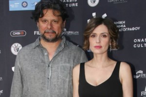 Η πρώτη δημόσια εμφάνιση του Λευτέρη Χαρίτου με τη νέα του σύντροφο - εικόνα 2