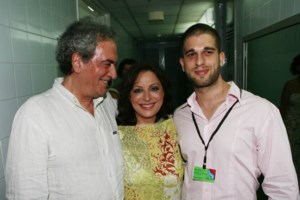 Συγκινημένη η Χάρις Αλεξίου στην κηδεία του πρώην συζύγου της: "Με τη γυναίκα του είμαστε πια σαν αδελφές"