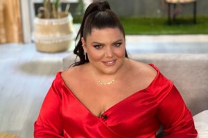 Ξανά εκτός εκπομπής η Δανάη Μπάρκα | Πώς περνάει την καραντίνα της;