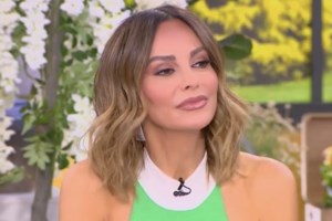 Πάσχα στην Πάρο για τη Μαίρη Συνατσάκη, τον Ίαν Στρατή και την κόρη τους! - εικόνα 2