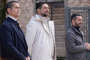 MasterChef | Ενοχλημένος ο Βασίλης Μπόλλος: "Είναι να μη μου γυρίσουν και μένα τα λαμπάκια"