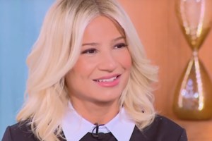 Η Φαίη Σκορδά στόλισε χριστουγεννιάτικο δέντρο | Οι πρώτες εικόνες από το σπίτι της στη Φιλοθέη - εικόνα 3