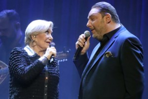 Σε πλειστηριασμό η πολυτελής μεζονέτα του Στέλιου Διονυσίου στη Φιλοθέη - Η απάντηση του τραγουδιστή