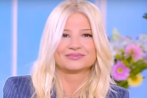 Φαίη Σκορδά: "Δεν καταλαβαίνεις τι έπαθα την Παρασκευή. Ήμουν διπλωμένη, είχα πυρετό και ήθελα να τρέξω στην τουαλέτα"