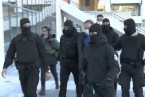 Όλες οι φωτογραφίες από την άφιξη & την αποχώρηση του Δημήτρη Λιγνάδη στο Δικαστήριο