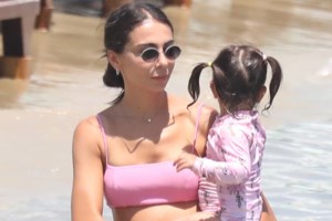 Ολυμπία Χοψονίδου & Βασίλης Σπανούλης | Στιγμές δροσιάς παρέα τα 6 τους παιδιά