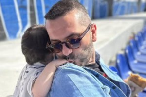 Το τρυφερό στιγμιότυπο από τις διακοπές του Λεωνίδα Κουτσόπουλου με τον γιο του