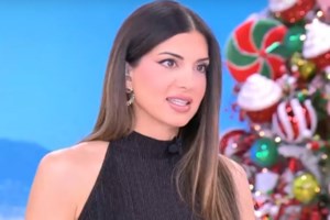 Η Σταματίνα Τσιμτσιλή ποζάρει με τον Θέμη Σοφό στις χριστουγεννιάτικες διακοπές τους - εικόνα 2