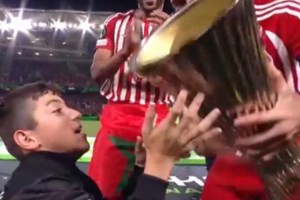 Μαρία Μπεκατώρου: "Καιγόταν η Αθήνα! Εγώ, που είμαι και μεγαλοκοπέλα δεν θυμάμαι κάτι παρόμοιο"