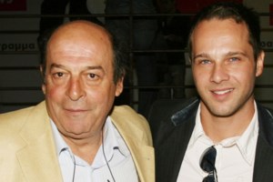 "Ο Μανούσος Μανουσάκης είχε πάει για κάτι προγραμματισμένες εξετάσεις κι εκεί κάτι συνέβη" - εικόνα 3