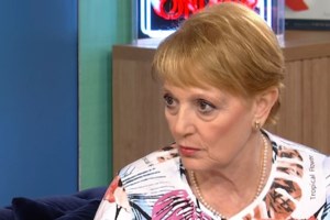 Κατερίνα Ζαμπέτα: Η Αλίκη Βουγιουκλάκη μου έλεγε "Να μην τρως" - Με τάιζε βραστά κολοκυθάκια