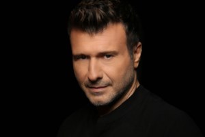 Ο Γιάννης Πλούταρχος στην πρώτη ανάρτηση μετά τη μήνυση σε βάρος της θαυμάστριας