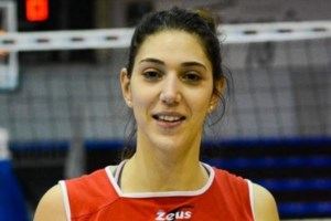 Το τελευταίο αντίο στη Μαργαρίτα Οικονομοπούλου | Υποβασταζόμενη η μητέρα της 34χρονης αθλήτριας