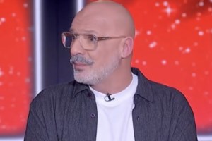 Νίκος Μουτσινάς: "Η πρώτη μου φορά δεν ευδοκίμησε, ήταν με κοπέλα, γι’ αυτό"
