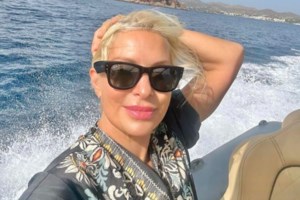 Η Ελένη Μενεγάκη πιο απλή από ποτέ στην πρωινή βόλτα της - εικόνα 2