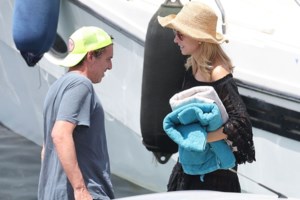 Η Δούκισσα Νομικού μαζί με τα παιδιά της στο σπίτι τους στη Μύκονο! Η σπάνια εικόνα από την καθημερινότητά τους στο νησί