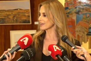 Ζωή Κρονάκη σε Φώτη Σεργουλόπουλο για τις "Μαμά – δες": "Το περιεχόμενο είναι που μετράει. Εσύ έριξες την ιδέα και είπα να το συζητήσουμε"