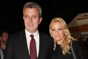 Νίκος Χατζηνικολάου: Αγκαλιά με την σύζυγό του στην Νάξο