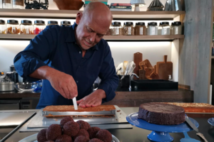 "Λύγισε" ο Στέλιος Παρλιάρος: "Το πάλεψα για δέκα χρόνια και βγήκα καθαρός" - εικόνα 3